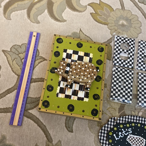 6PC 🐷BUNDLE🐷 —HANDPAINTED- hand made —MKC lovers! Switchplates & hanging decor - Picture 10 of 10